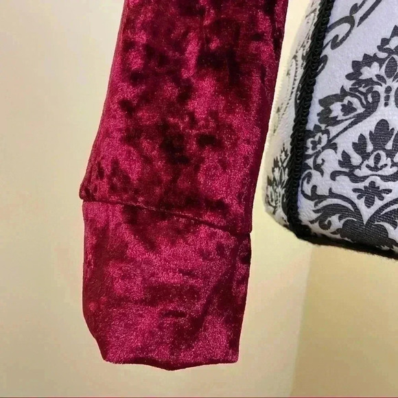 NWT Oh La La Cheri Off The-Shoulder Red Velvet Victorian Cropped Blouse Size M - Picture 6 of 14